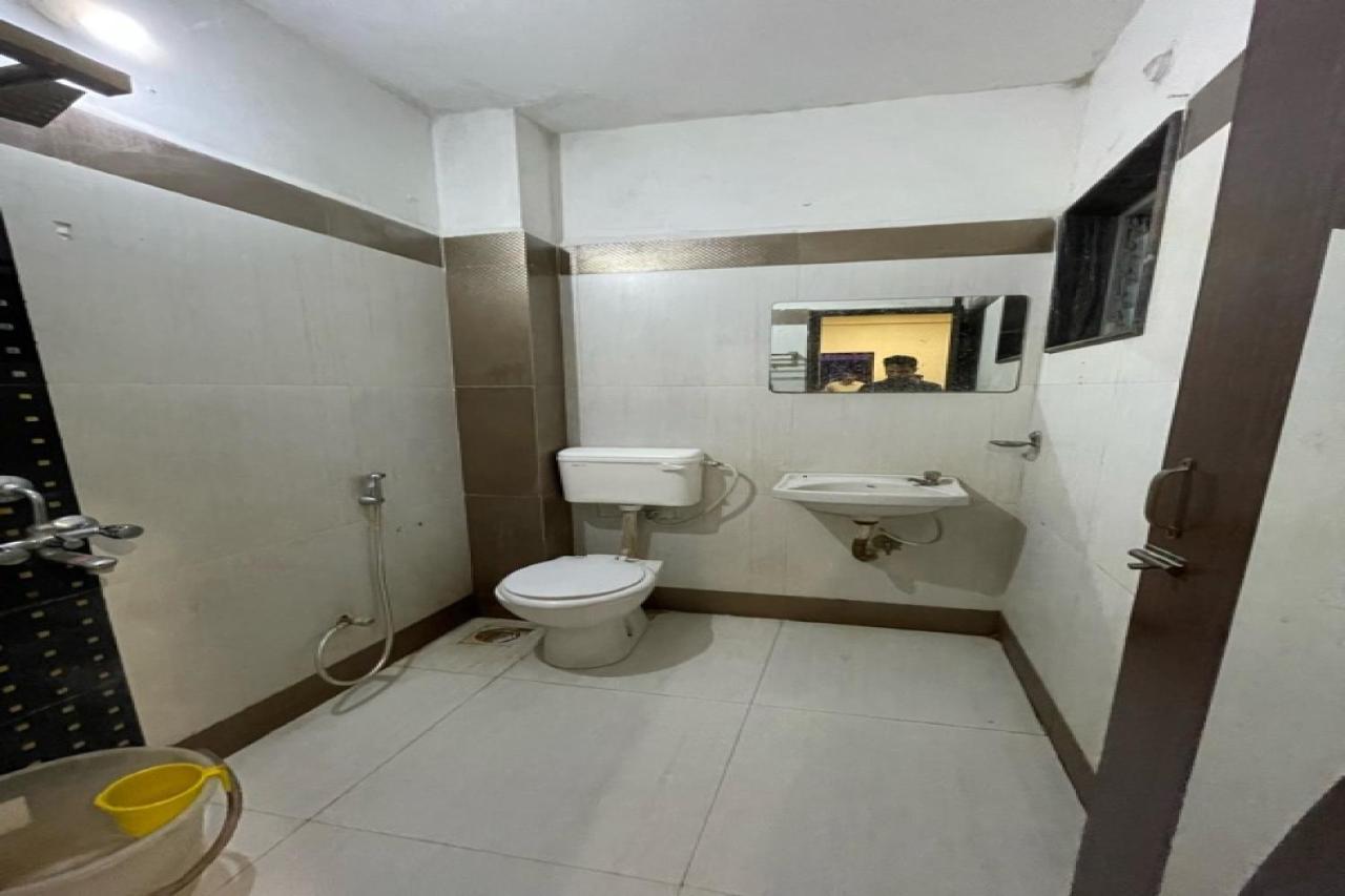 Collection O 84499 Hotel Nakshatra Inn 印多尔 外观 照片